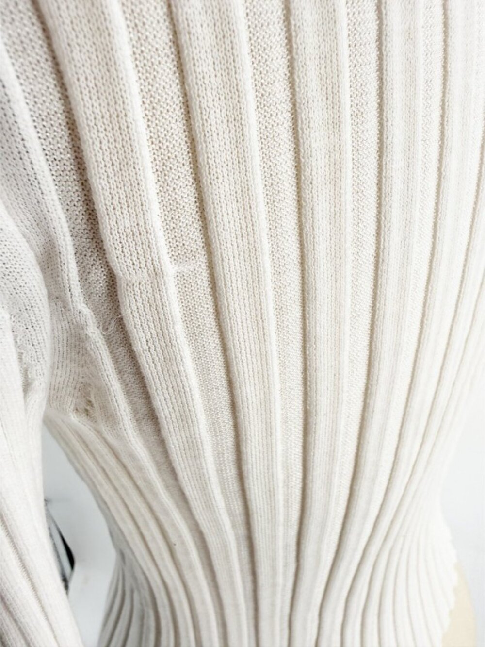 Vince Optic White Ribbed V-Neck Cardigan Coquette - Picture 6 of 8
